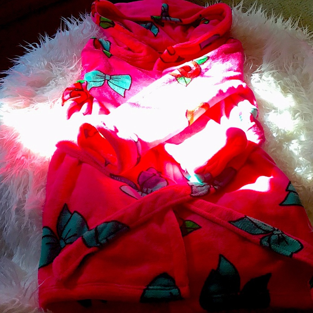 EUC Betsey Johnson Bath Robe size XS/S Pink Rose Bows Plush Fleece Never Worn